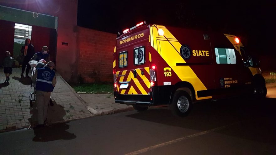 Mulher sofre torção no tornozelo ao tentar se levantar da cama no Bairro Santa Felicidade