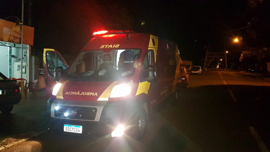 Mulher, de 55 anos, é socorrida após sofrer queda no Bairro Santa Felicidade