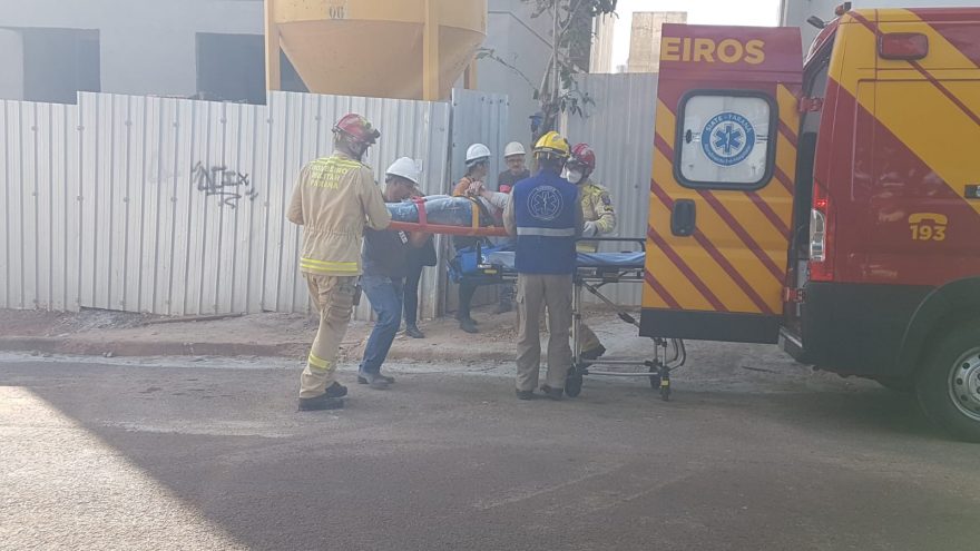 Homem sofre queda em obra no Centro e Corpo de Bombeiros é acionado