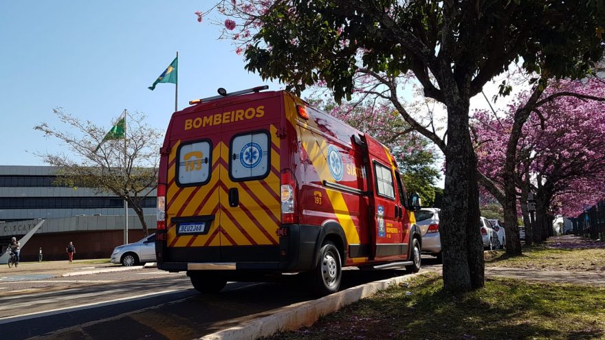 Mulher tropeça em pedra no meio do caminho e mobiliza Siate
