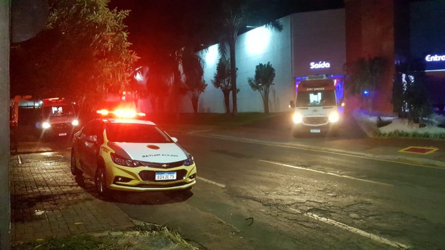 Segundou! Indivíduo em surto pula de janela de Motel e quebra braço e perna no Bairro Canadá