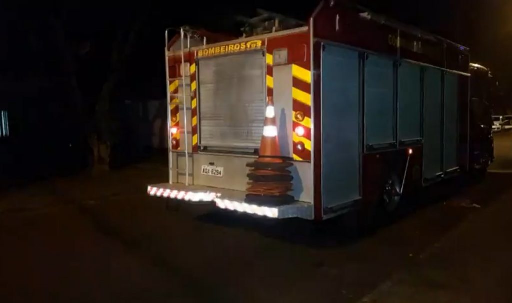 Corpo de Bombeiros controla princípio de incêndio em residência no Santa Cruz