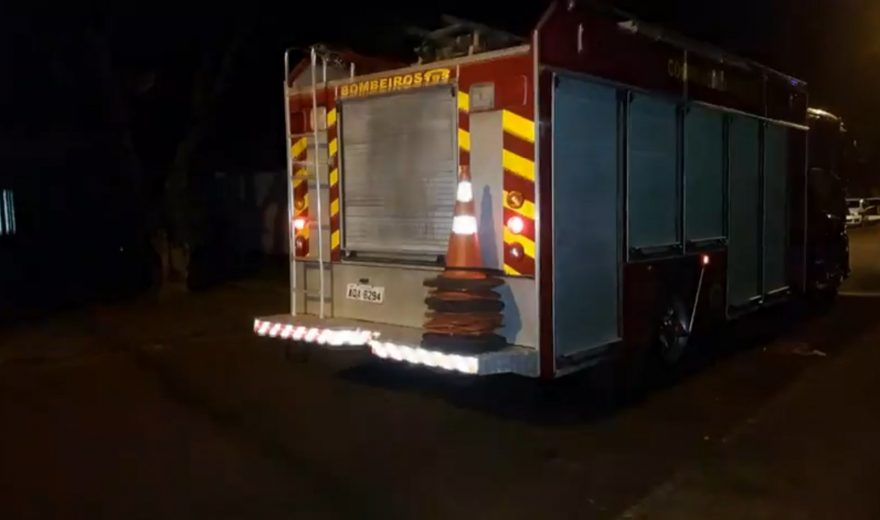 Corpo de Bombeiros controla princípio de incêndio em residência no Santa Cruz