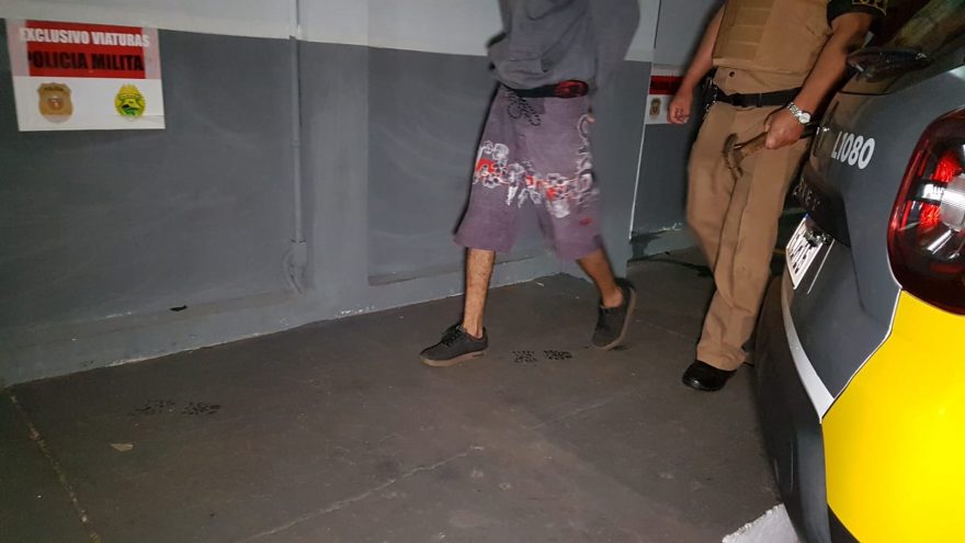 Homem é pego pela PM tentando furtar posto de saúde no Bairro Periolo