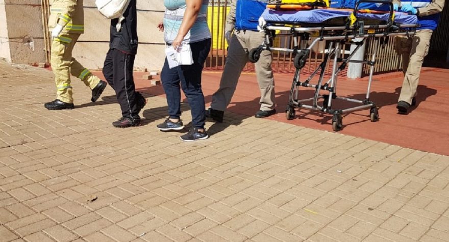 Criança sofre fratura no punho ao sofrer queda no Colégio Estadual do Jardim Veneza
