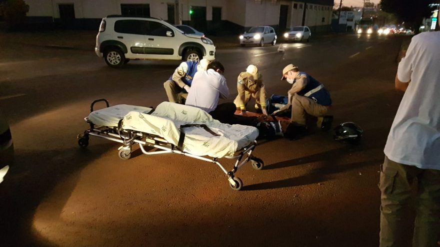 Motociclista fica ferido após colisão no Claudete