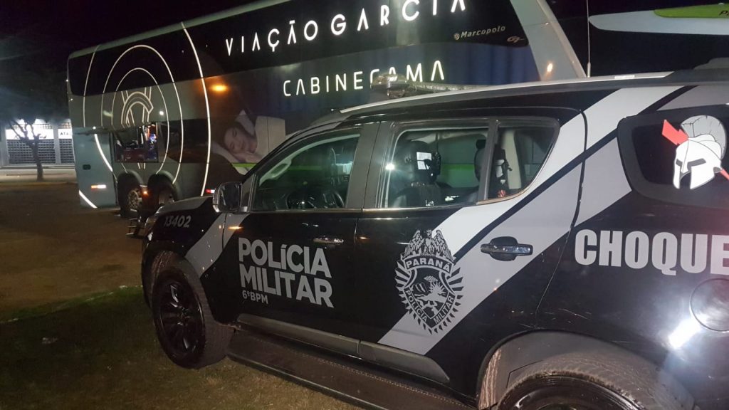 Pelotão do Choque faz abordagens a ônibus na rodoviária de Cascavel