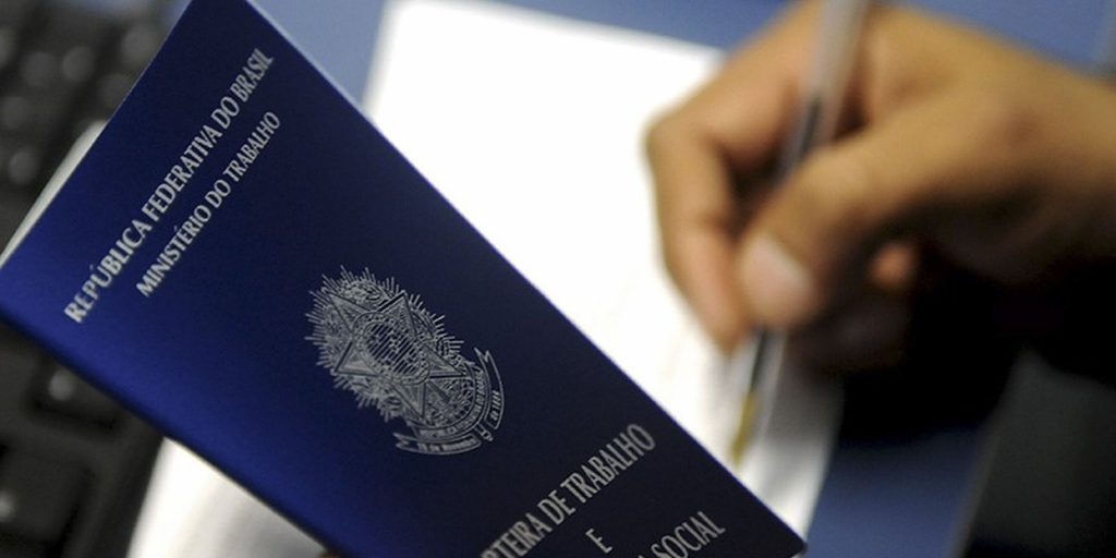 Atendente de lojas, mãe social e pedreiro; confira essas e mais de 900 outras vagas na Agência do Trabalhador de Cascavel