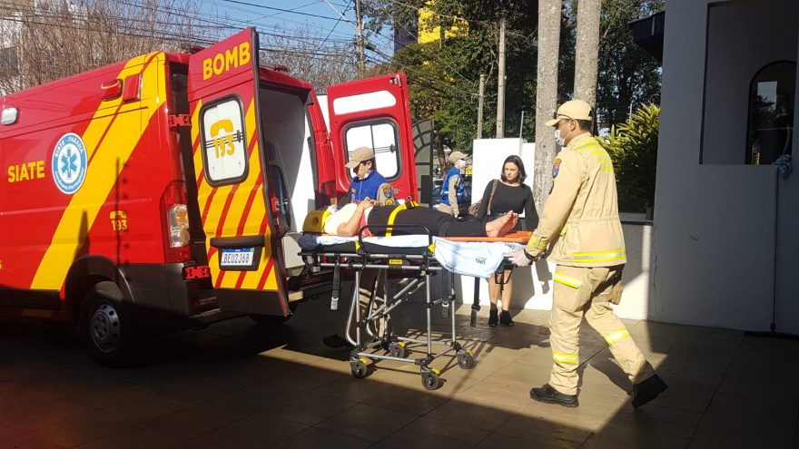 Mulher fica ferida ao cair de escada no Centro de Cascavel