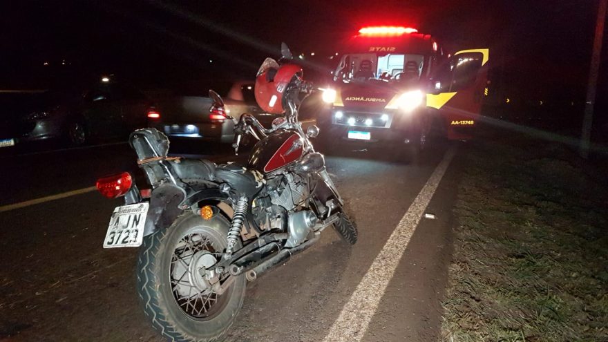 Homem tem suspeita de fratura na perna ao sofrer queda de veículo na Marginal da BR-277 região do Lago