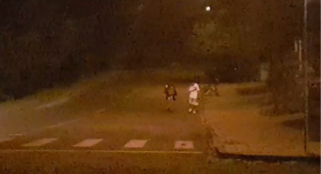 Passinho do incêndio: jovens fazem ‘dancinha de TikTok’ durante trabalho do Corpo de Bombeiros