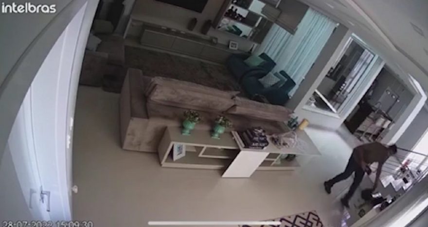 Vídeo: Câmera flagra arrombamento em residência em Medianeira