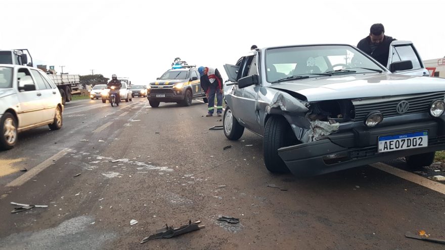 Seis veículos se envolvem em colisão na rodovia BR-277, em Cascavel