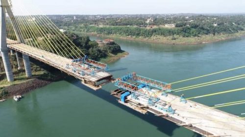 Imagem referente a Ponte da Integração está a 17 metros da união das margens de Brasil e Paraguai