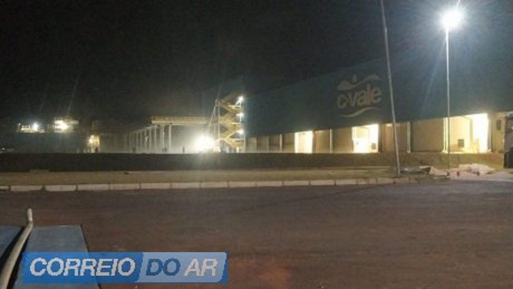 Bombeiros controlam incêndio no abatedouro de peixes em Palotina