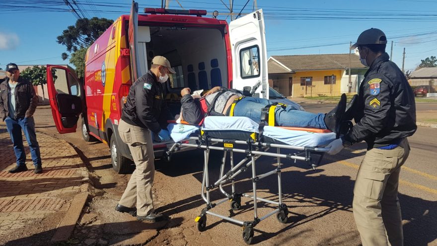 Homem escorrega, bate a cabeça e precisa de atendimento no Santa Felicidade