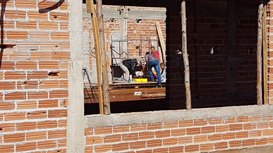 Trabalhador sobre queda em obra no Bairro Claudete, em Cascavel