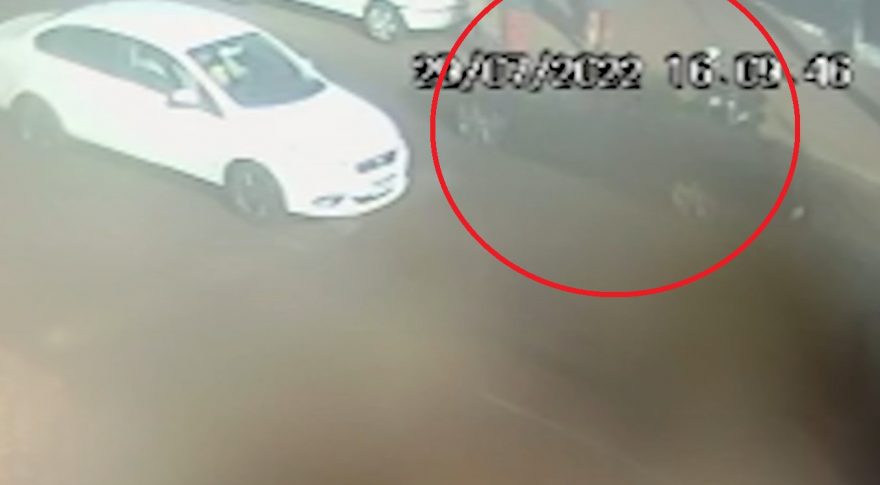 Câmera de segurança registra momento em que condutor é agredido no Bairro Brasília