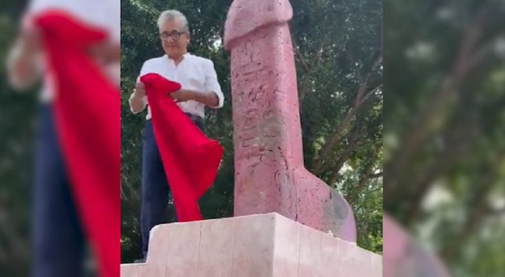 Pedido inusitado: idosa é enterrada e estátua de pênis é implantada no túmulo
