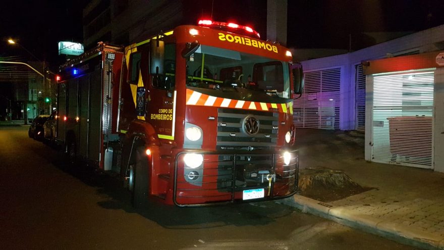 Bombeiros são acionados para conter vazamento de gás em edifício no centro