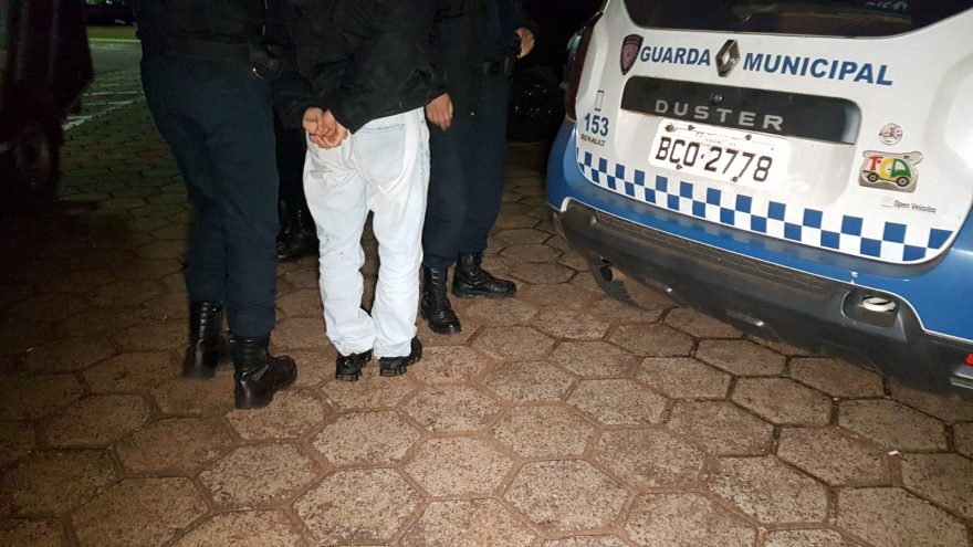 Adolescente é apreendido pela GM em posse de drogas no Bairro Alto Alegre