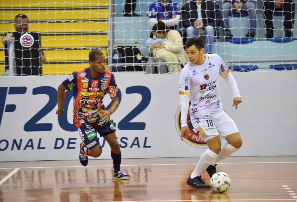Com gol mal anulado, Cascavel Futsal é superado pelo Joaçaba
