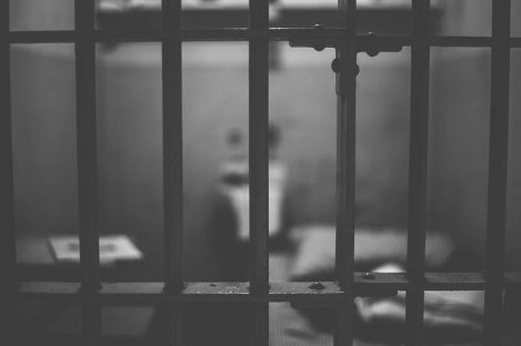 Preso por manter família em cárcere privado por 17 anos cumprirá preventiva Imagem referente a Preso por manter família em cárcere privado por 17 anos cumprirá preventiva