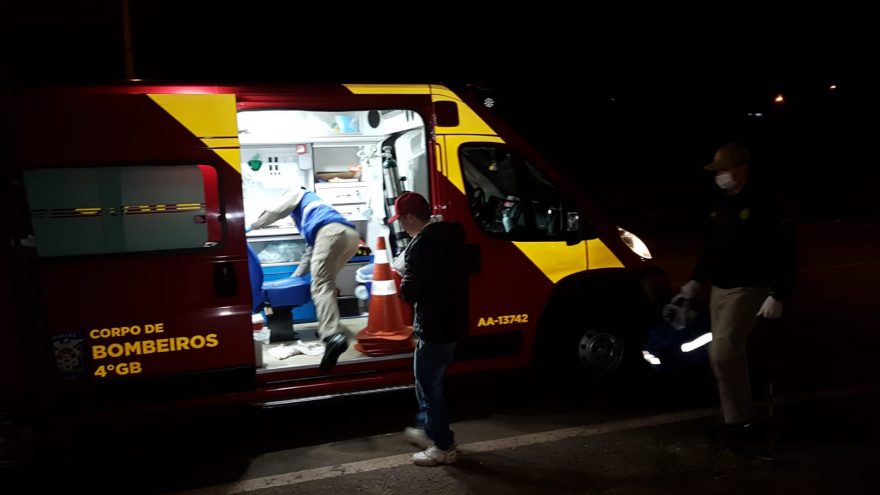 Jovem sofre fratura na mão após acidente na marginal da BR-277