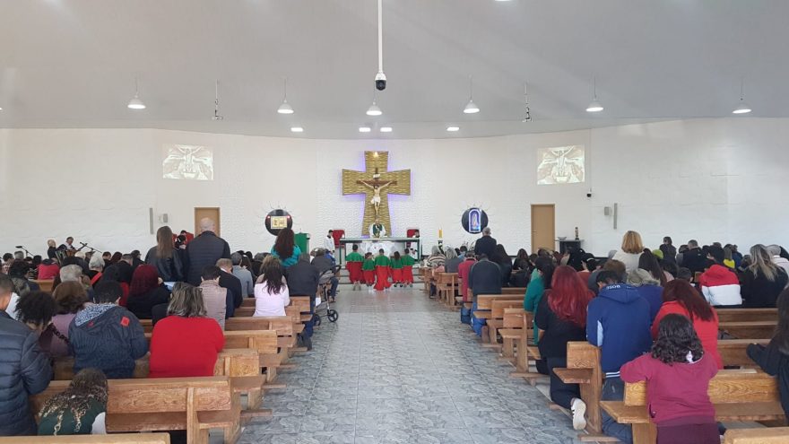 Familiares e amigos participam da Missa de 7º Dia de Valéria Bellafronte