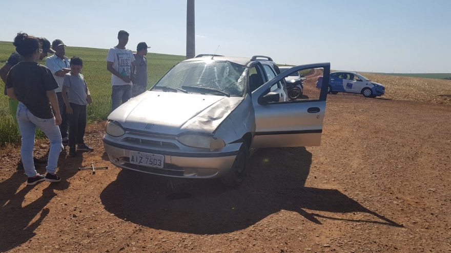 Três pessoas ficam feridas em capotamento às margens da PR-486
