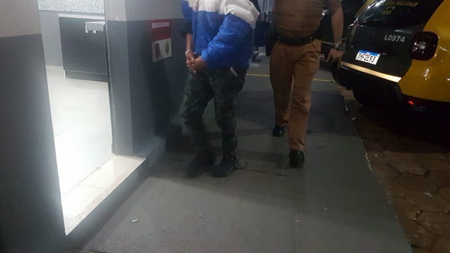 Mulher é detida após tentativa de roubo de veículo no Centro