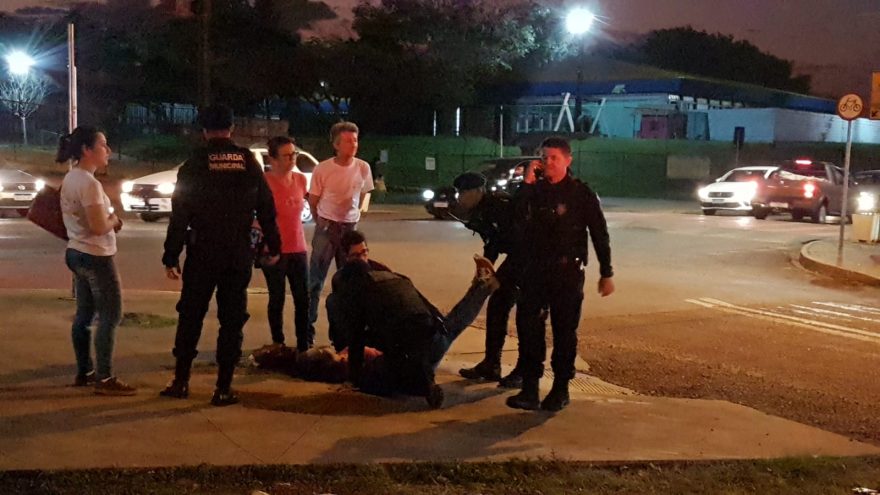 Mulher sofre queda após crise de ansiedade e é socorrida pela Guarda Municipal no Santa Cruz