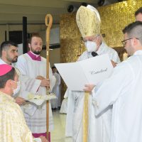 Imagem referente a Dom Adelar Baruffi recebe do Núncio Apostólico Pálio Arquiepiscopal