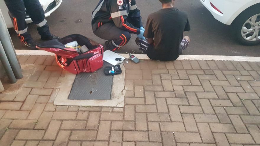 Jovem é socorrido pelo SAMU no Bairro Country, após ingerir medicamento