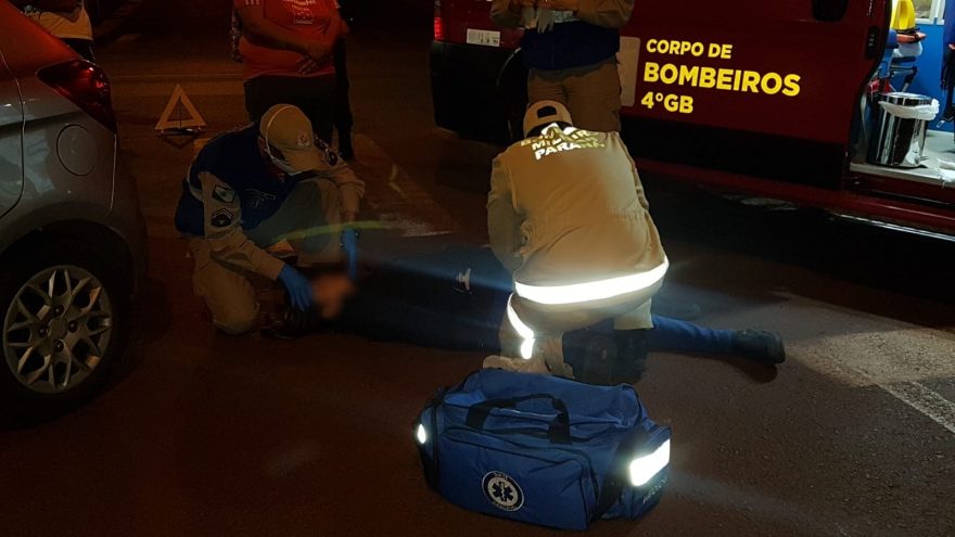 Motociclista fica ferida ao sofrer acidente no Riviera