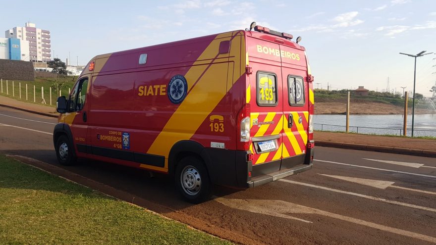 Bombeiros são acionados para atender acidente de trânsito no Bairro Santa Cruz