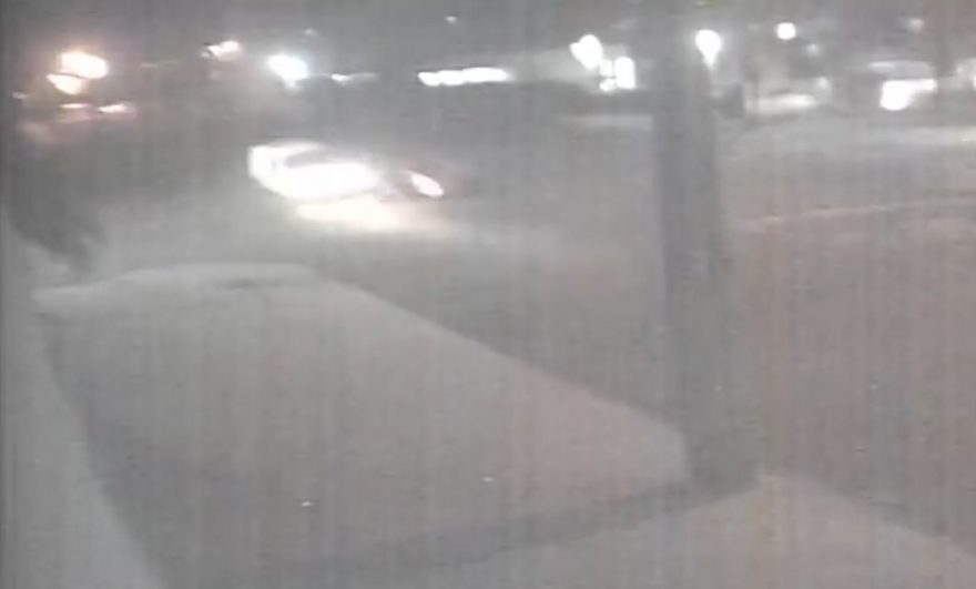 Vídeo mostra motorista de utilitário provocando acidente e fugindo sem prestar socorro