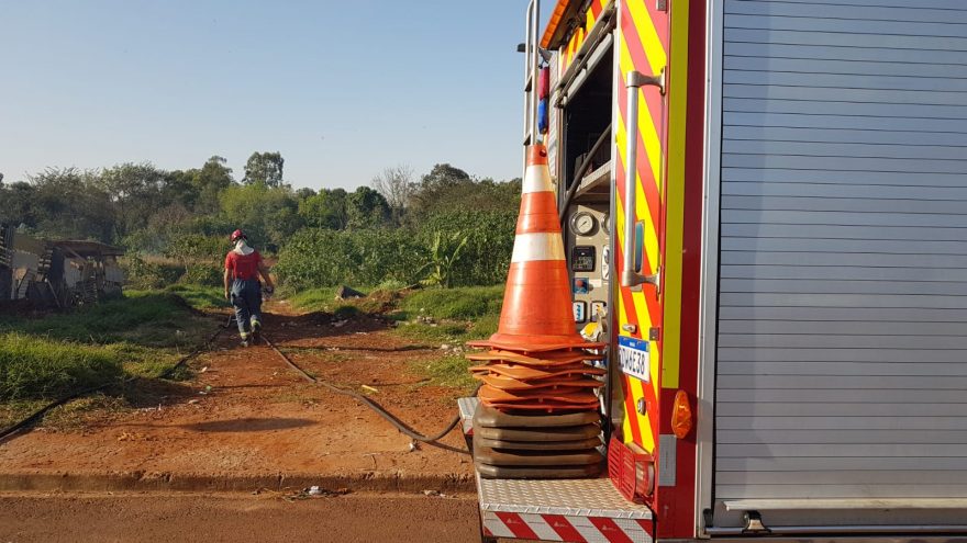 Bombeiros são acionados para combaterem incêndio no Bairro Interlagos