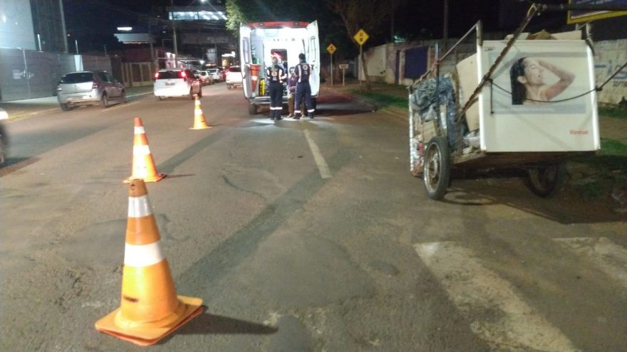 Via é interditada durante atendimento a homem caído no Centro