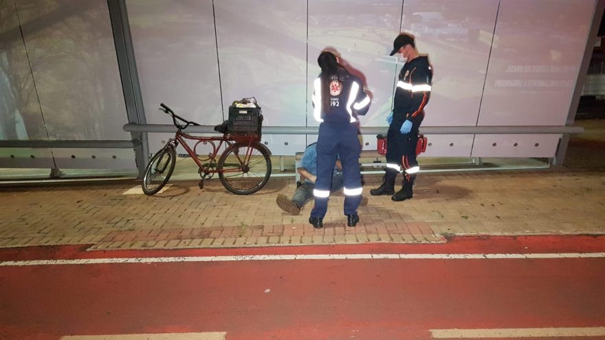 Idoso sofre queda de bicicleta e é socorrido pelo Samu no Bairro Santo Onofre