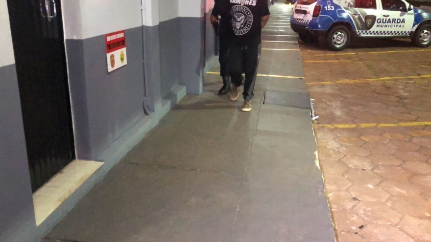 Homem é detido pela GM ao ameaçar duas mulheres no Centro de Cascavel