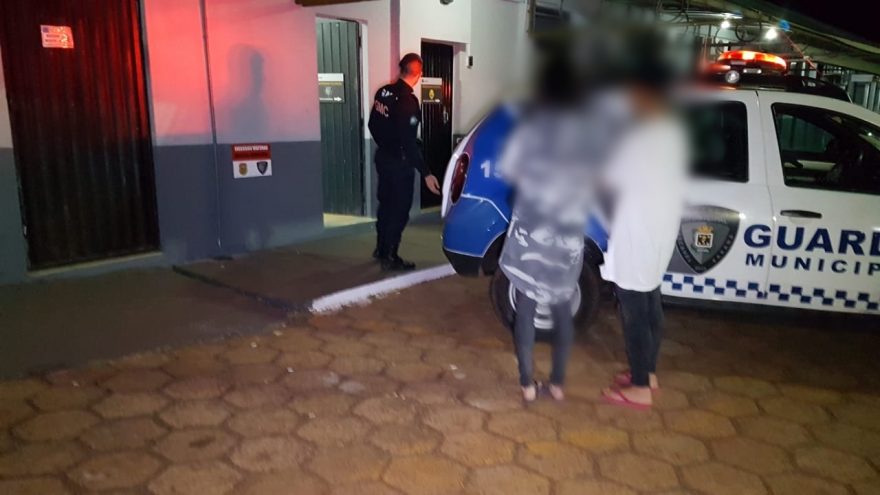 Mulher é detida pela GM acusada de maus-tratos às duas filhas, no São Cristóvão