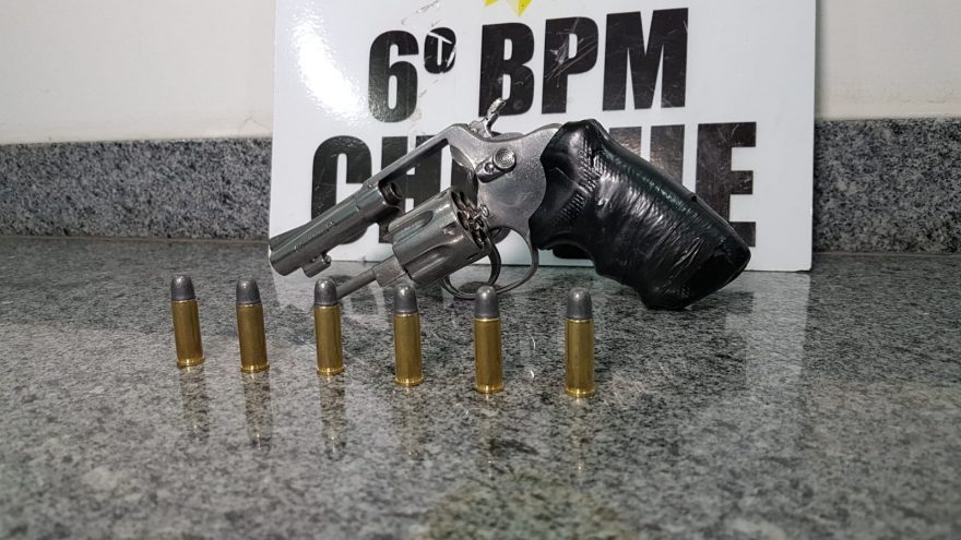Dupla é detida em posse de arma de fogo no Bairro Jardim União
