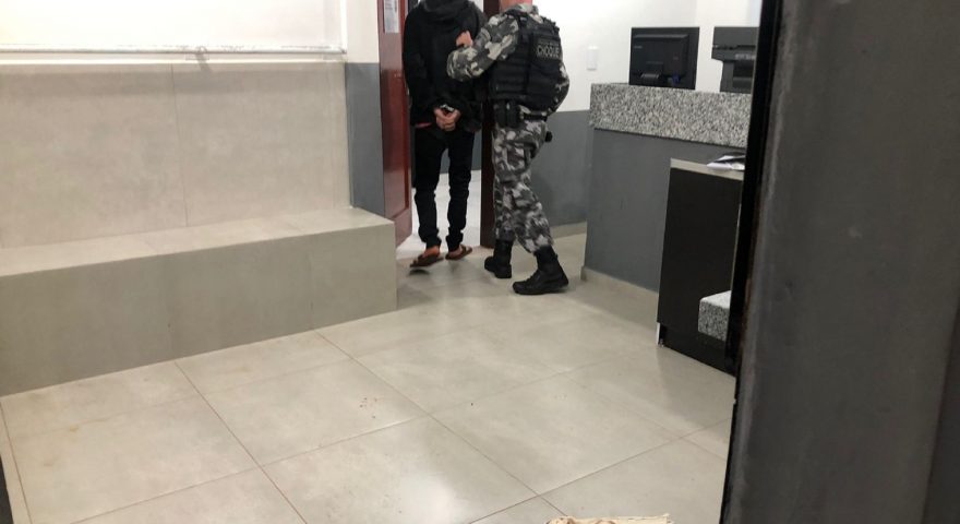 Pelotão de Choque recupera carro furtado e detém um indivíduo