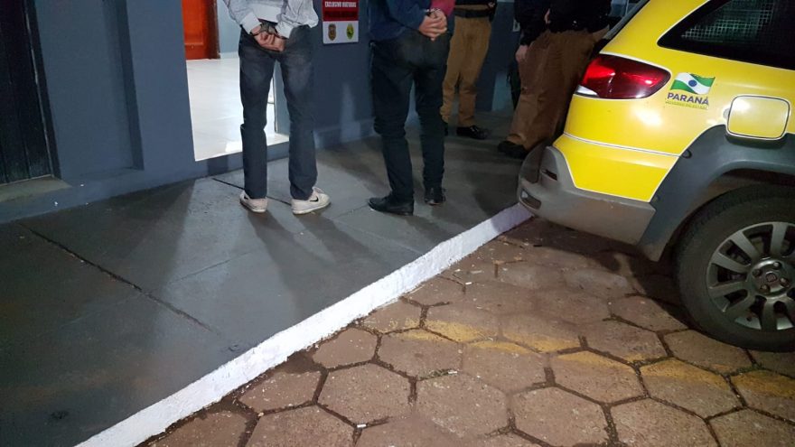 Dupla em motocicleta é detida pela pela PM em posse de 7kg maconha