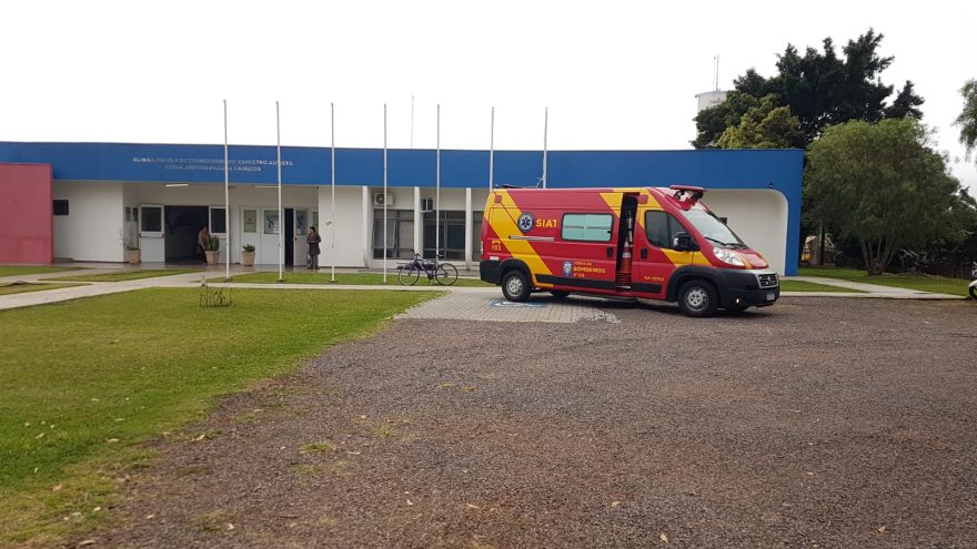 Mulher fica ferida ao sofrer queda no interior de clínica na Rua Guaíra