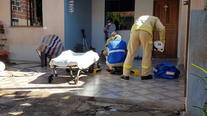Homem fica ferido ao sofrer queda no Bairro Periolo