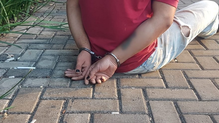 Guarda Municipal prende indivíduo armado com faca que estava tentando praticar roubo na Rua Paraná