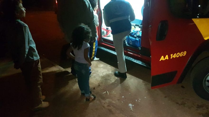 Mulher tem contusão no tórax ao sofrer queda de mesmo nível no Brasmadeira