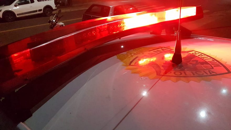 Veículo rebaixado é apreendido em operação de trânsito no Bairro Floresta
